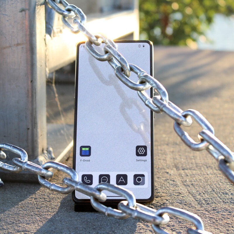 Punkt Mc03 With Chains Over Aphy Os